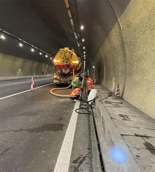 阳西隧道排水渠清淤